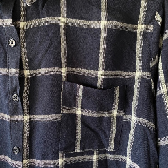Collective Concepts Emanda Cropped Navy Plaid Button Down Top - Picture 5 of 8